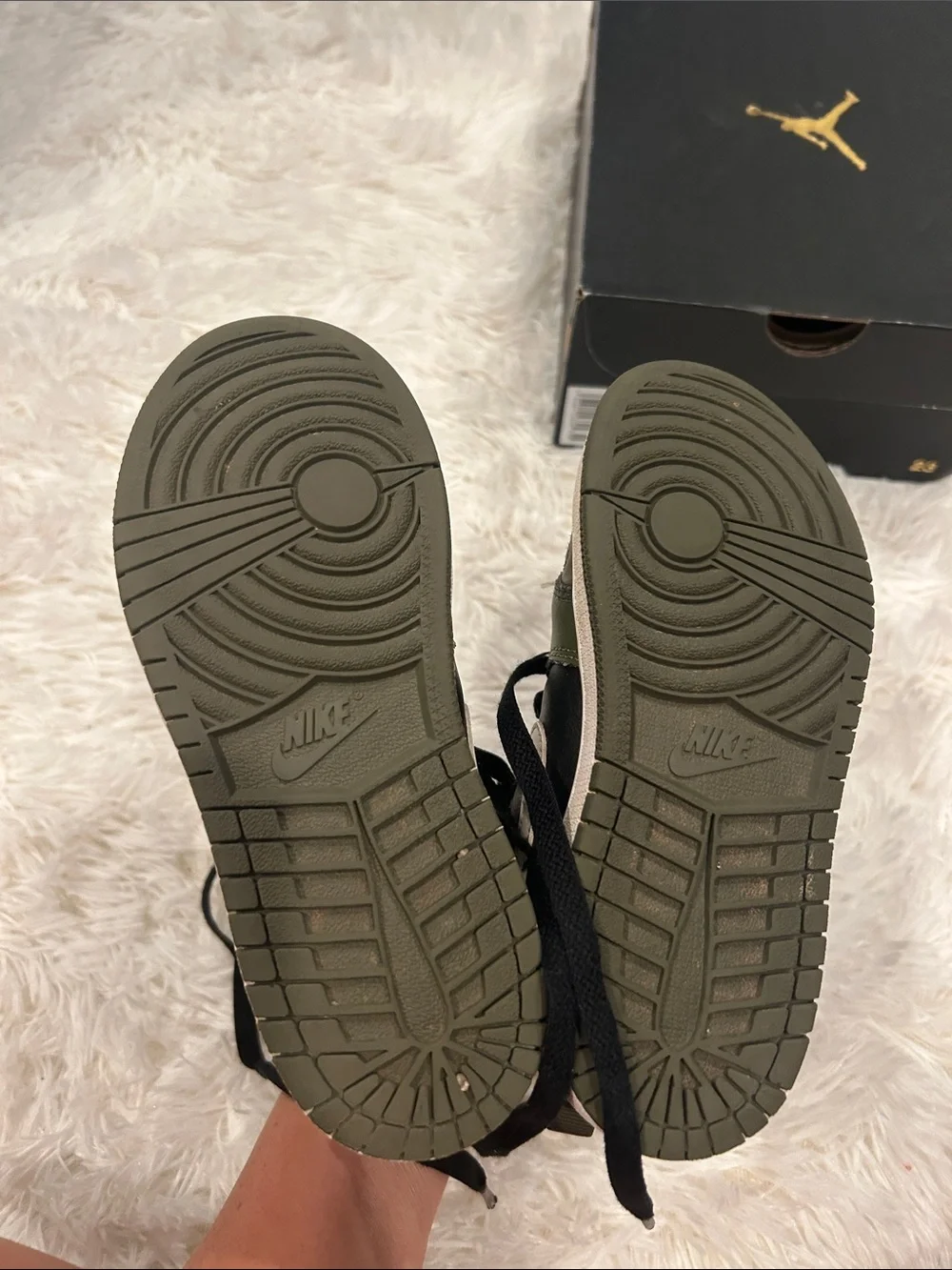 Nike Jordan 1 Mid (PS) kids sneakers in Olive Green, Black & White